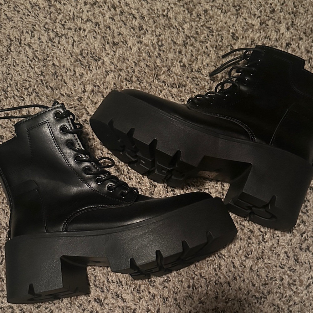 NEW❣️ Black Chunky Platform Boots